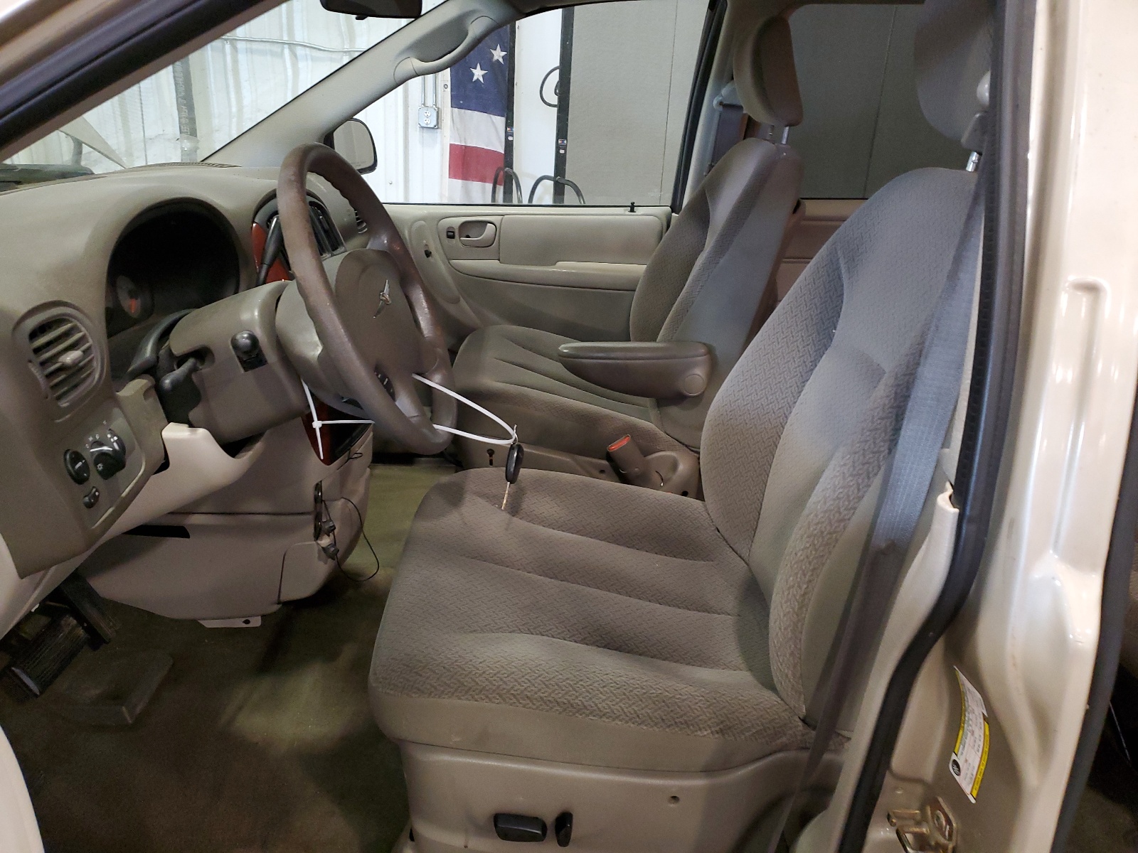 2C4GP44R25R558259 2005 Chrysler Town & Country Lx