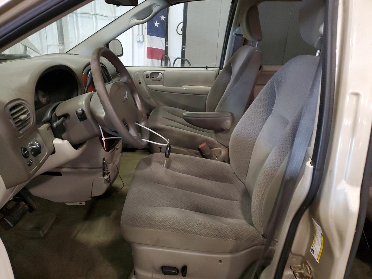 2005 Chrysler Town & Country Lx VIN: 2C4GP44R25R558259 Lot: 68171714