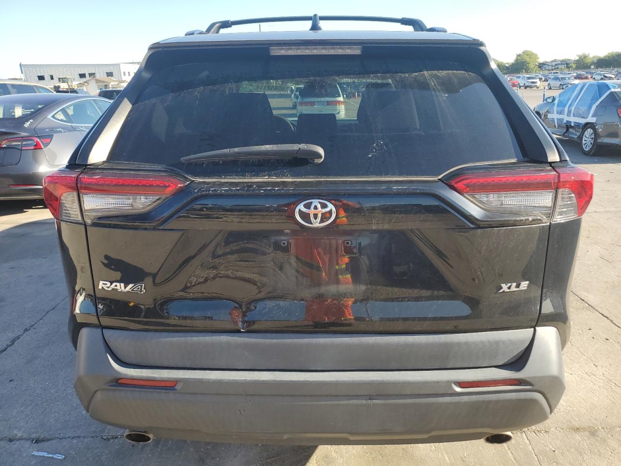 2019 Toyota Rav4 Xle VIN: 2T3W1RFVXKW015439 Lot: 68812114