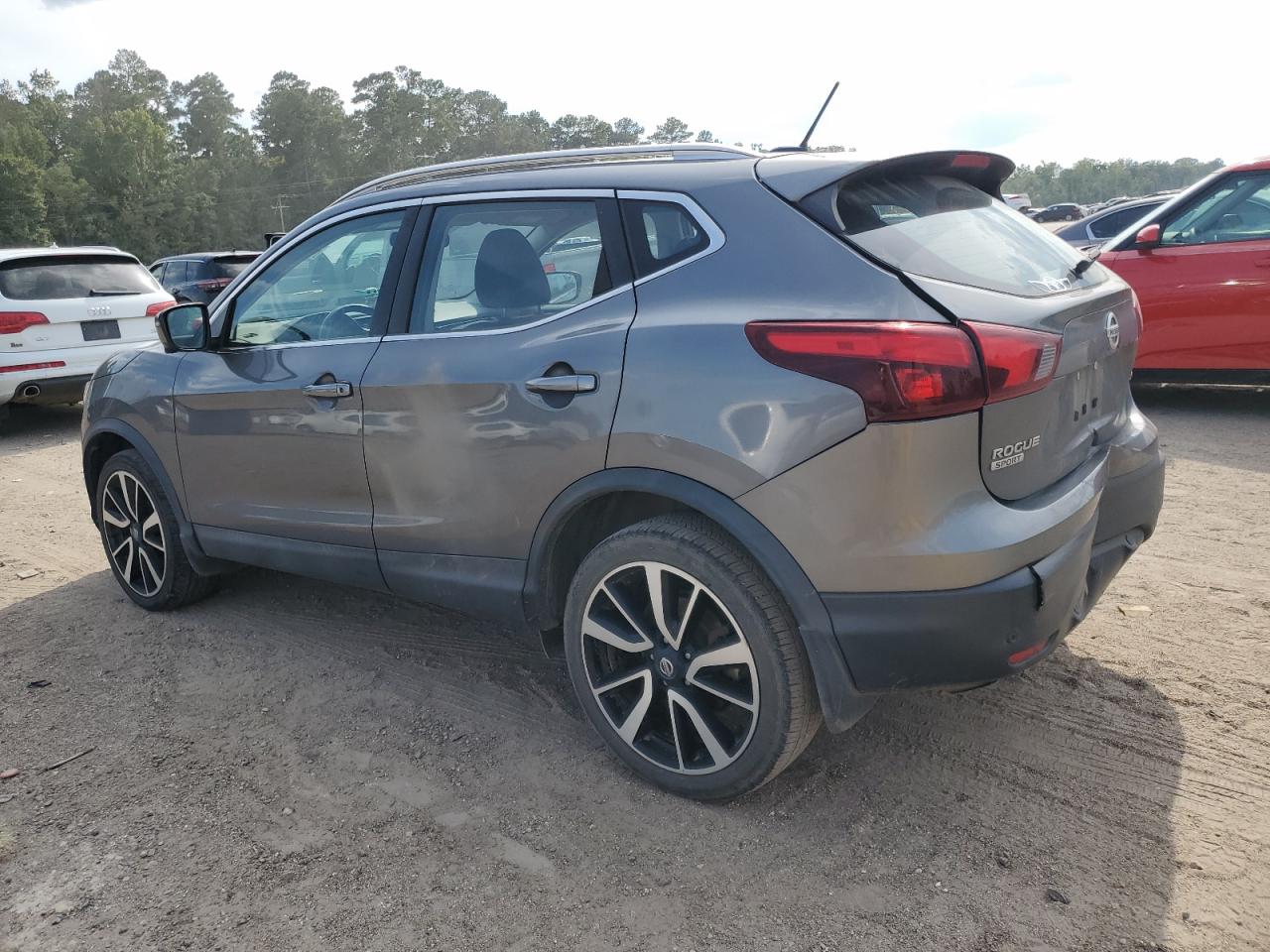 JN1BJ1CP7KW213535 2019 NISSAN ROGUE - Image 2