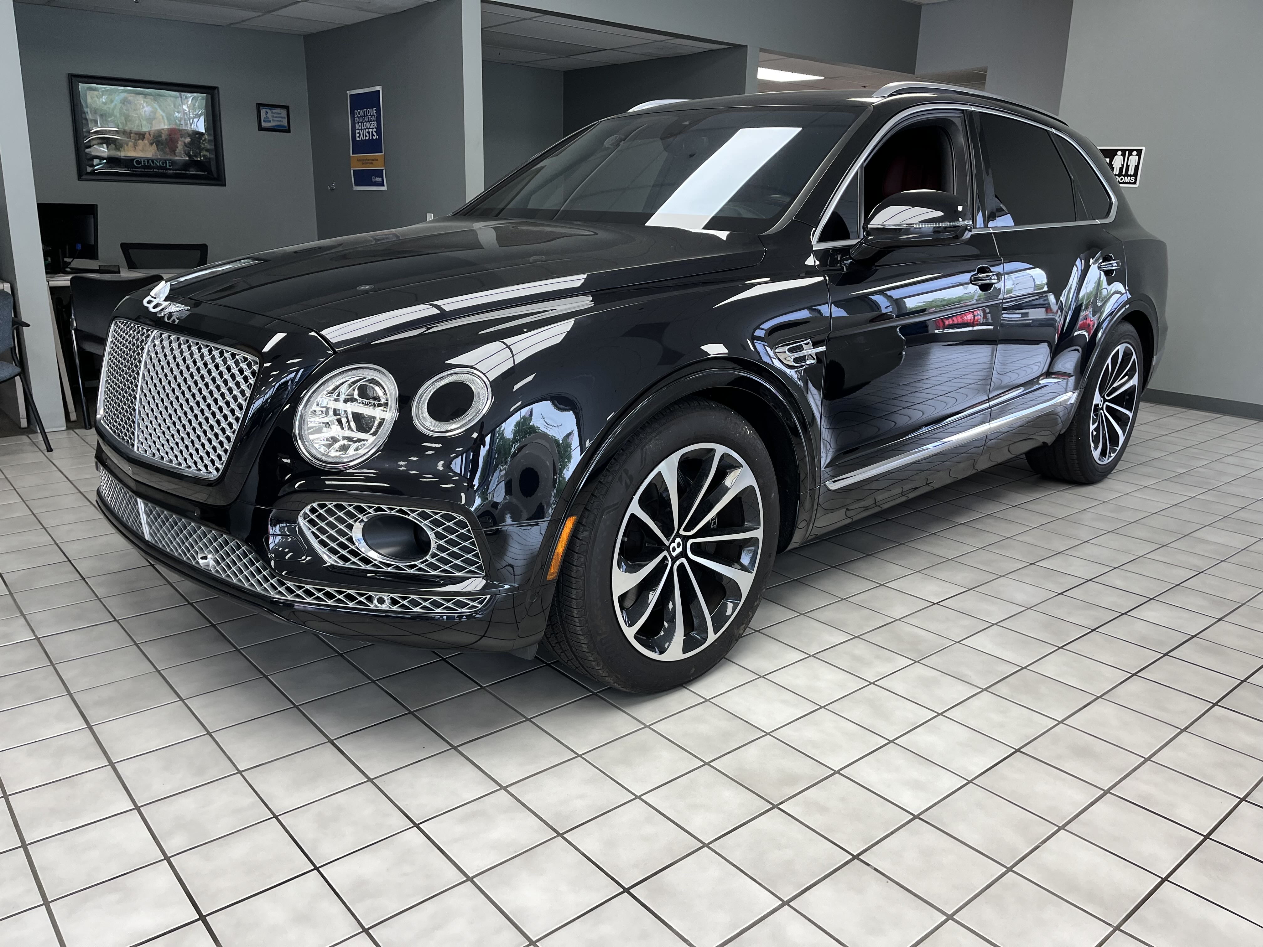 2017 Bentley Bentayga vin: SJAAC2ZV3HC012533