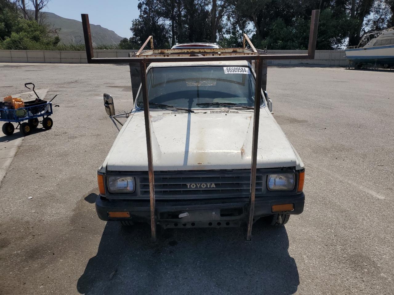 JT5RN55R1J0272700 1988 Toyota Pickup Cab Chassis Rn55