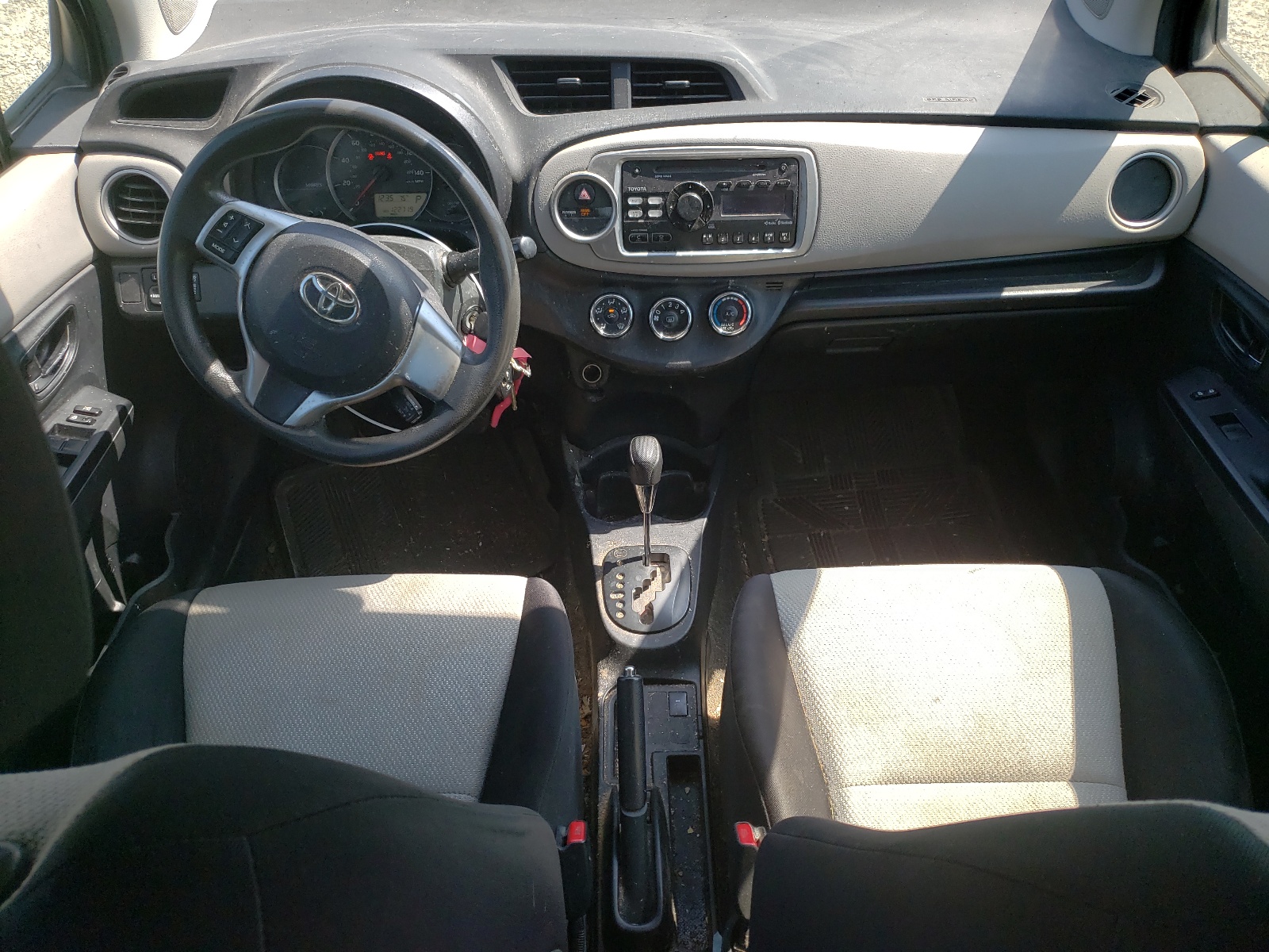 JTDKTUD3XDD555841 2013 Toyota Yaris