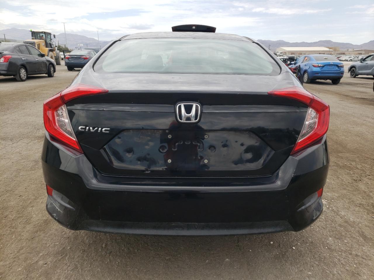 19XFC2F53JE007212 2018 Honda Civic Lx