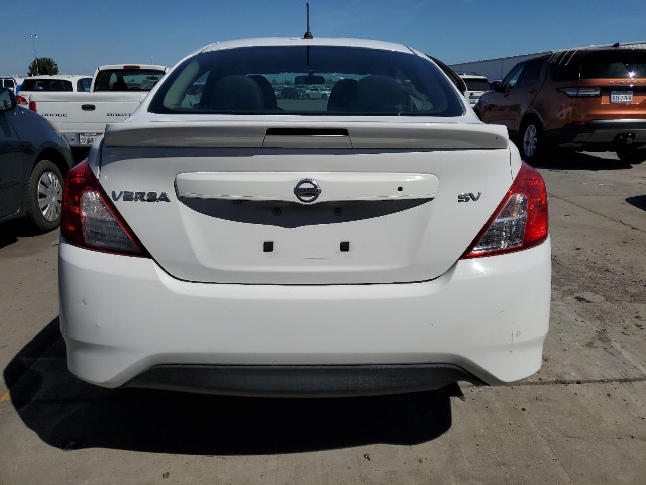 VIN 3N1CN7AP9KL858420 2019 NISSAN VERSA no.6