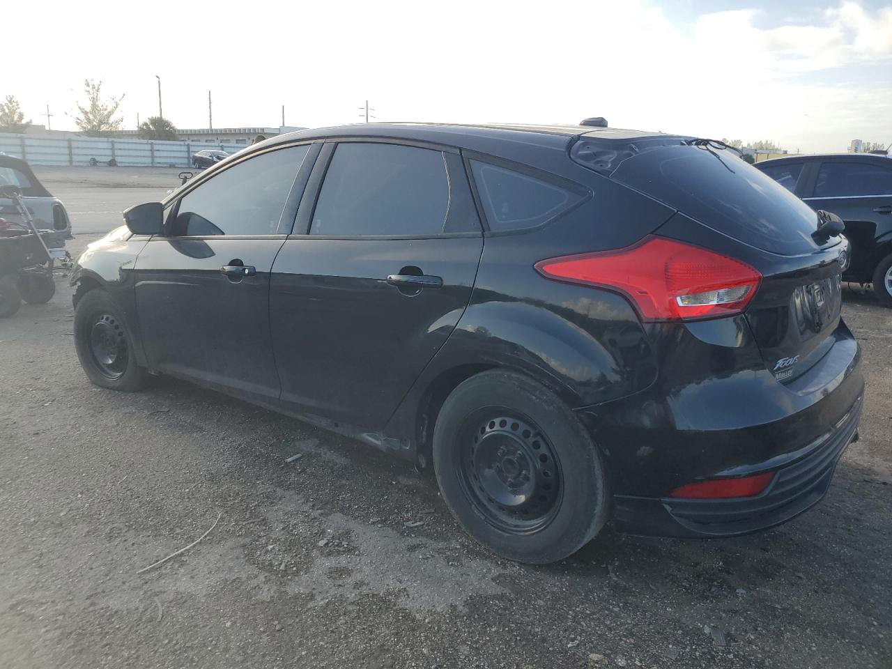 1FADP3L98HL333930 2017 FORD FOCUS - Image 2