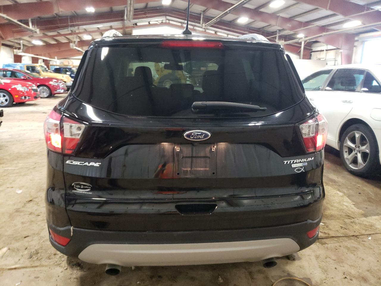 1FMCU9J98JUA98476 2018 Ford Escape Titanium