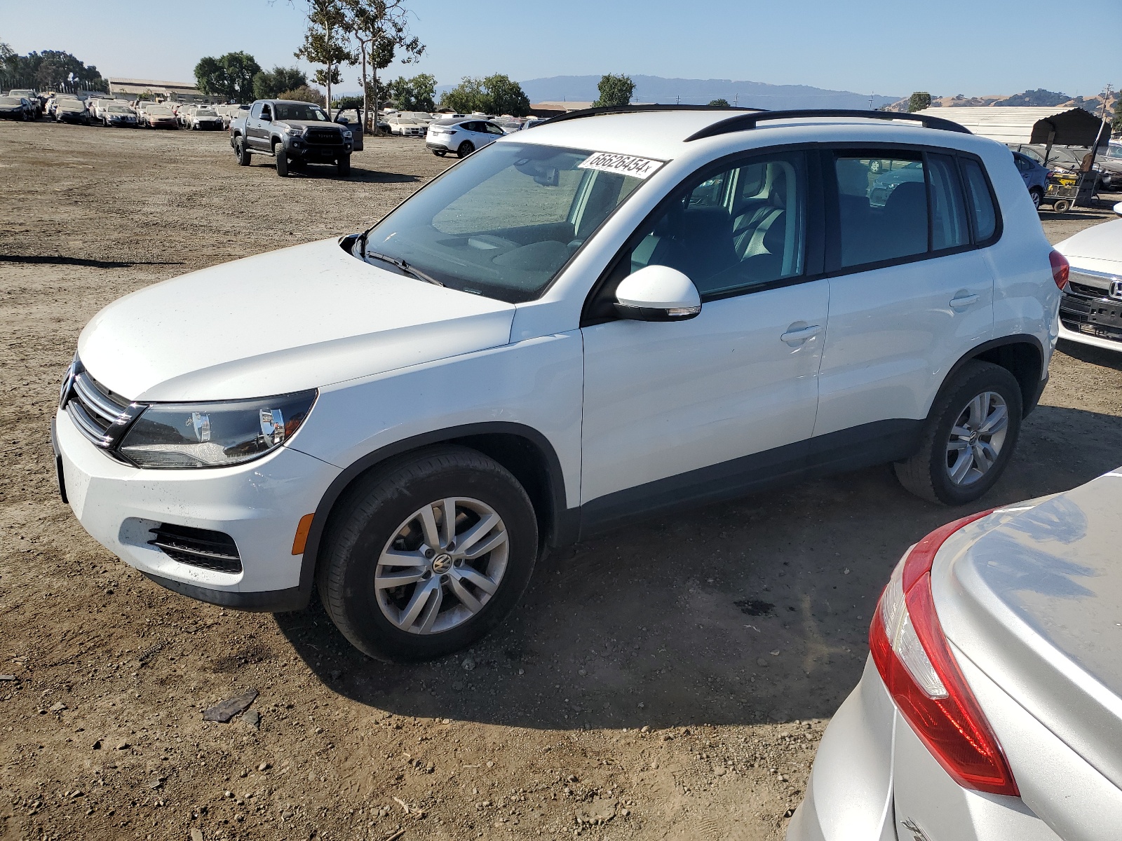 WVGAV7AX1GW516056 2016 Volkswagen Tiguan S