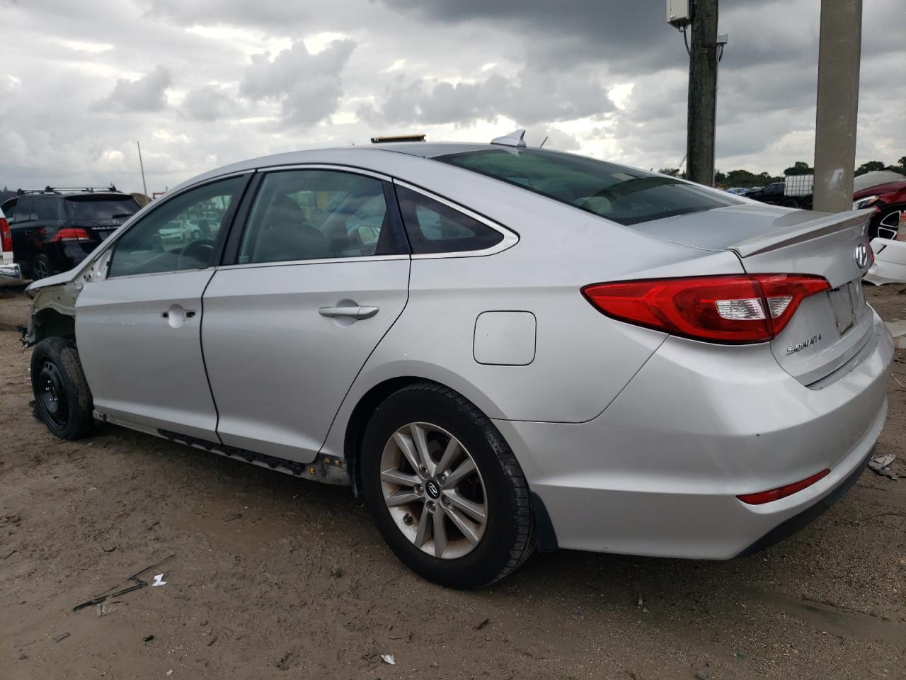 2016 Hyundai Sonata - Image 2
