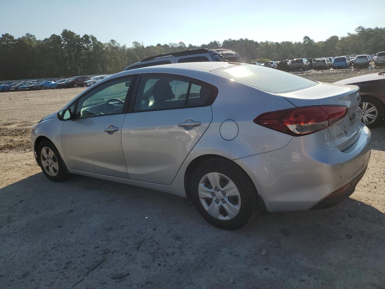 3KPFK4A73JE227523 2018 KIA FORTE - Image 2