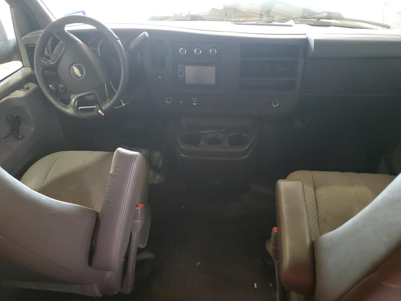 2010 Chevrolet Express - Image 8