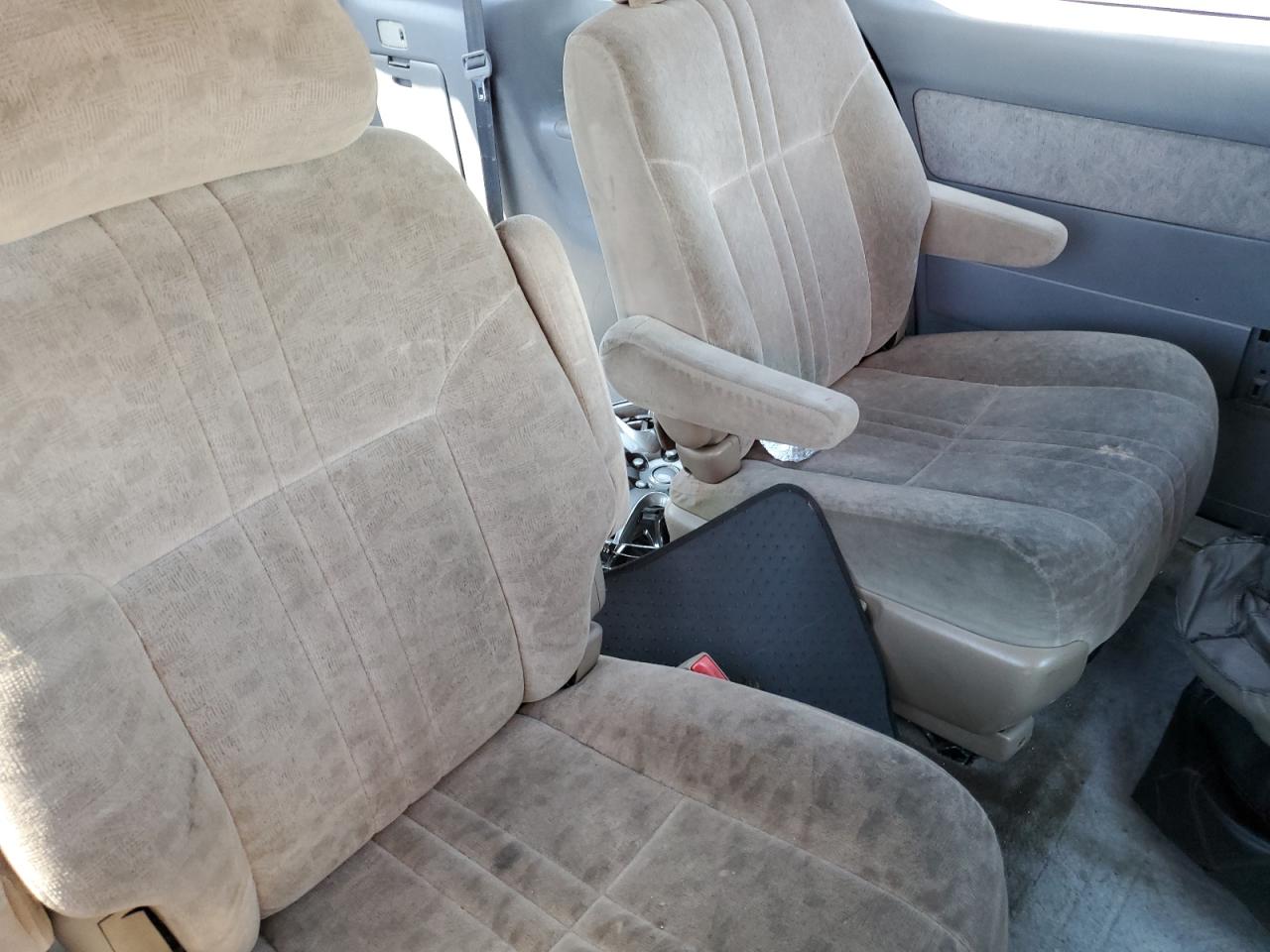 2000 Toyota Sienna Le VIN: 4T3ZF13C2YU317030 Lot: 65372874