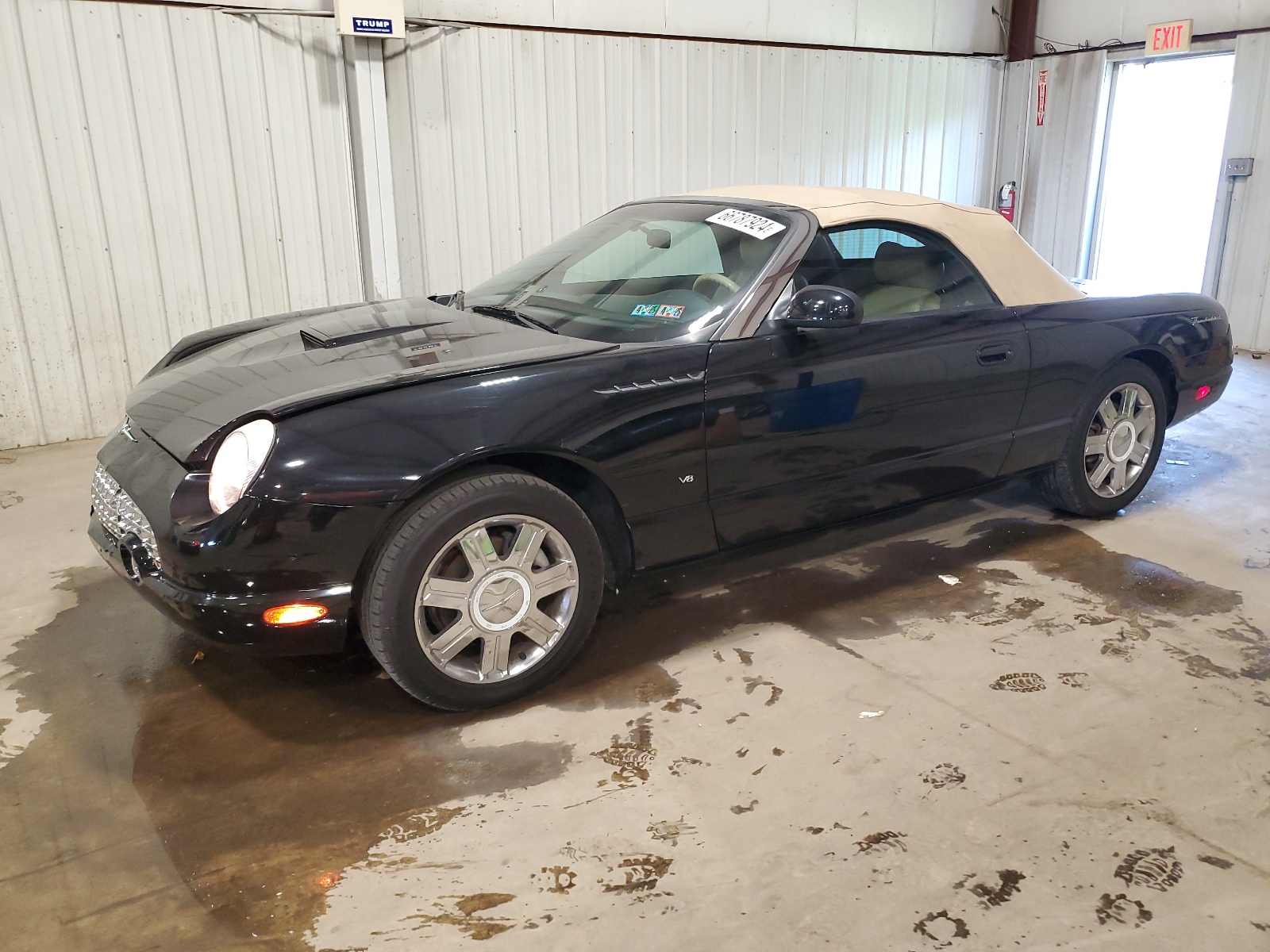 1FAHP60AX4Y106642 2004 Ford Thunderbird