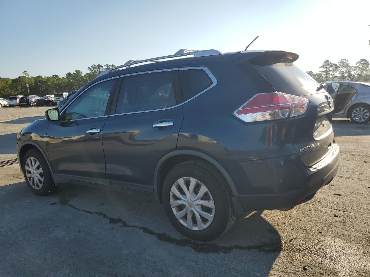 JN8AT2MT6GW013388 2016 NISSAN ROGUE - Image 2