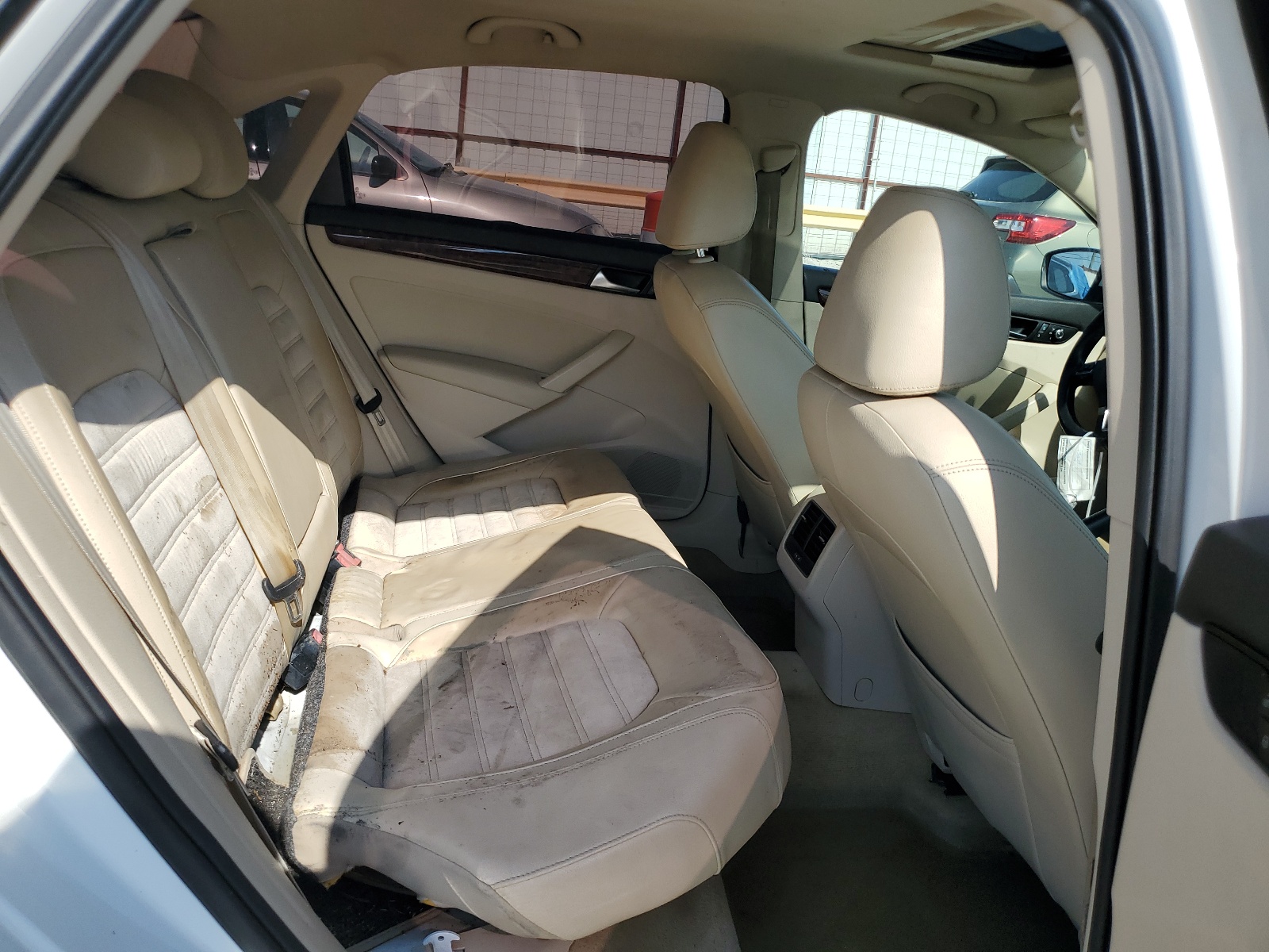 1VWCH7A33DC030621 2013 Volkswagen Passat Sel