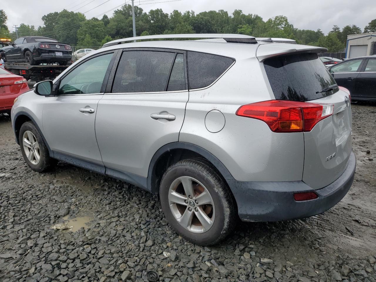 2T3RFREV9FW355946 2015 TOYOTA RAV 4 - Image 2