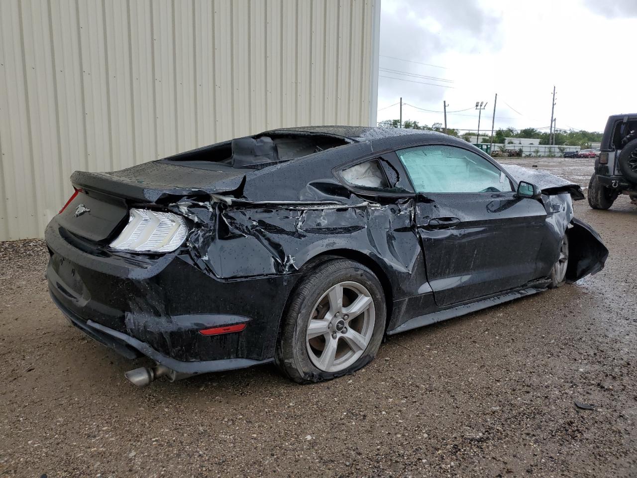 2018 Ford Mustang VIN: 1FA6P8TH4J5117063 Lot: 69379354