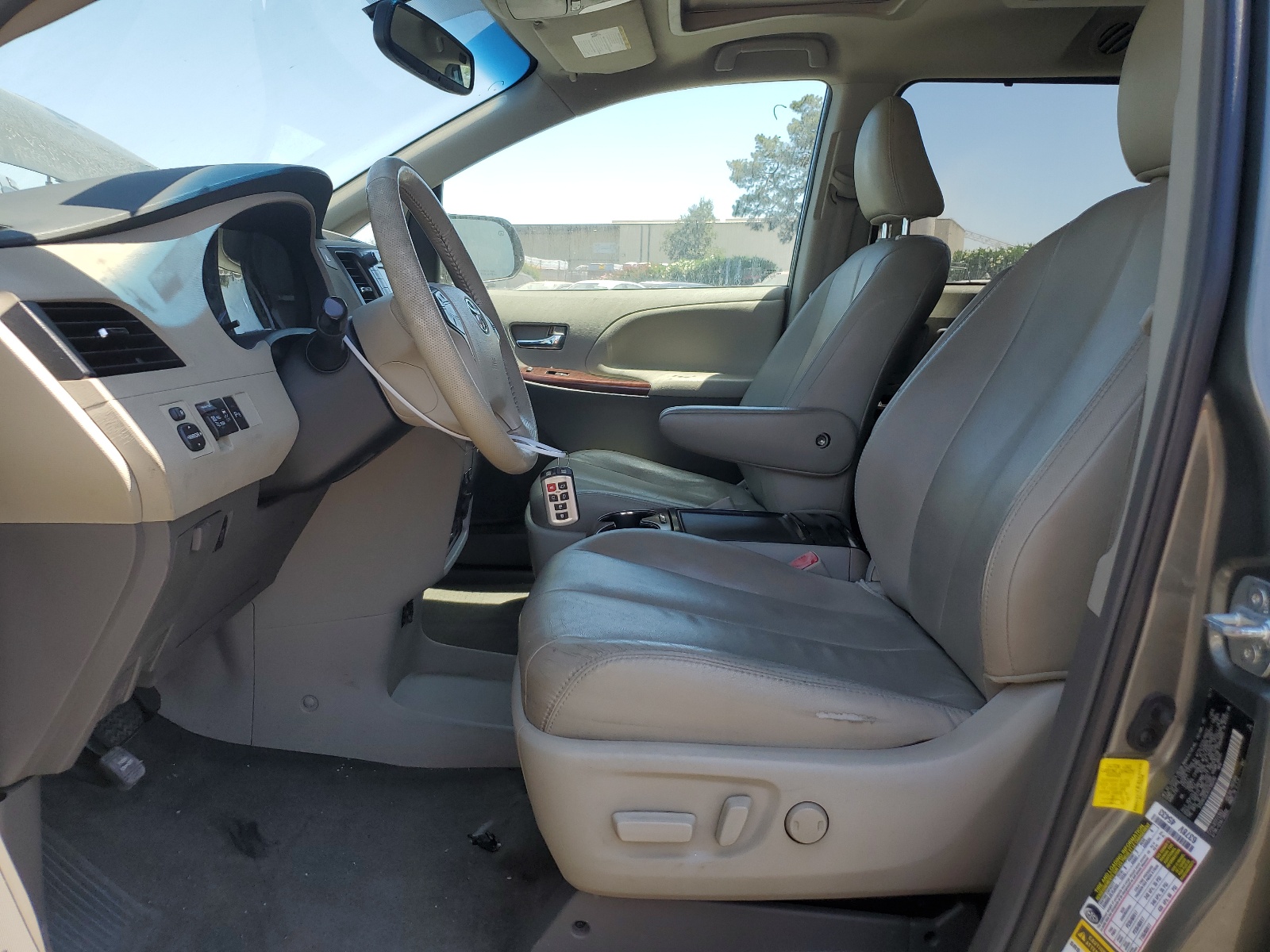 5TDYK3DCXCS195240 2012 Toyota Sienna Xle