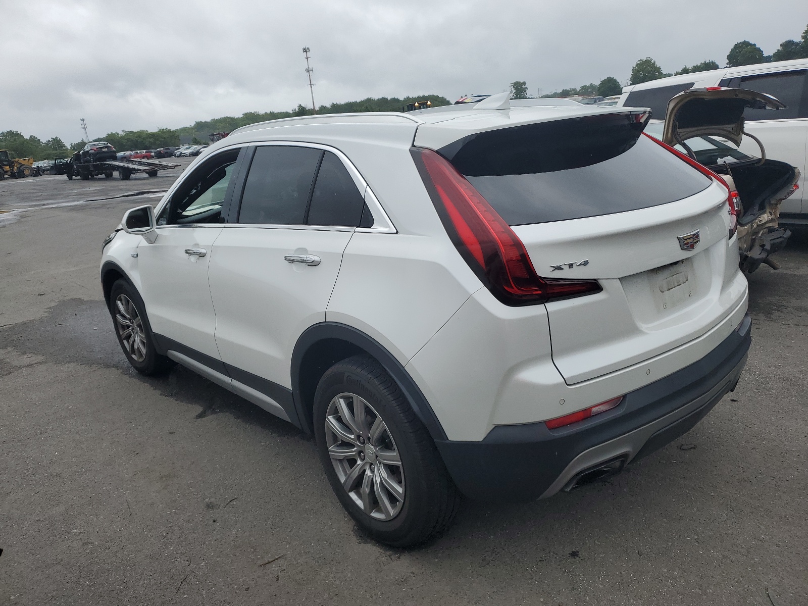 1GYFZCR4XKF136900 2019 Cadillac Xt4 Premium Luxury