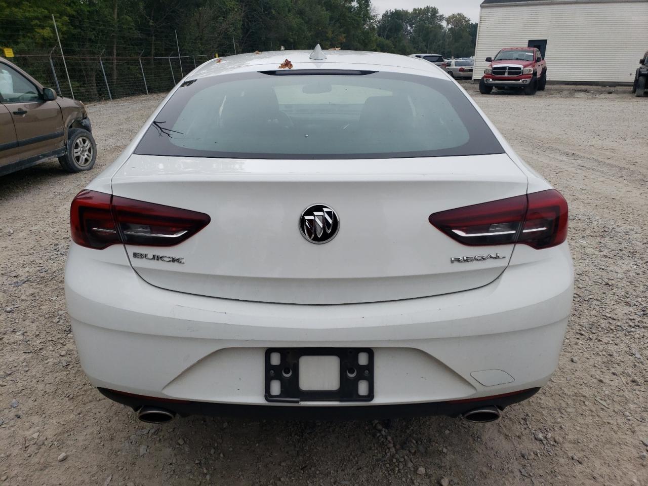 W04GL6SX1J1061477 2018 Buick Regal Preferred