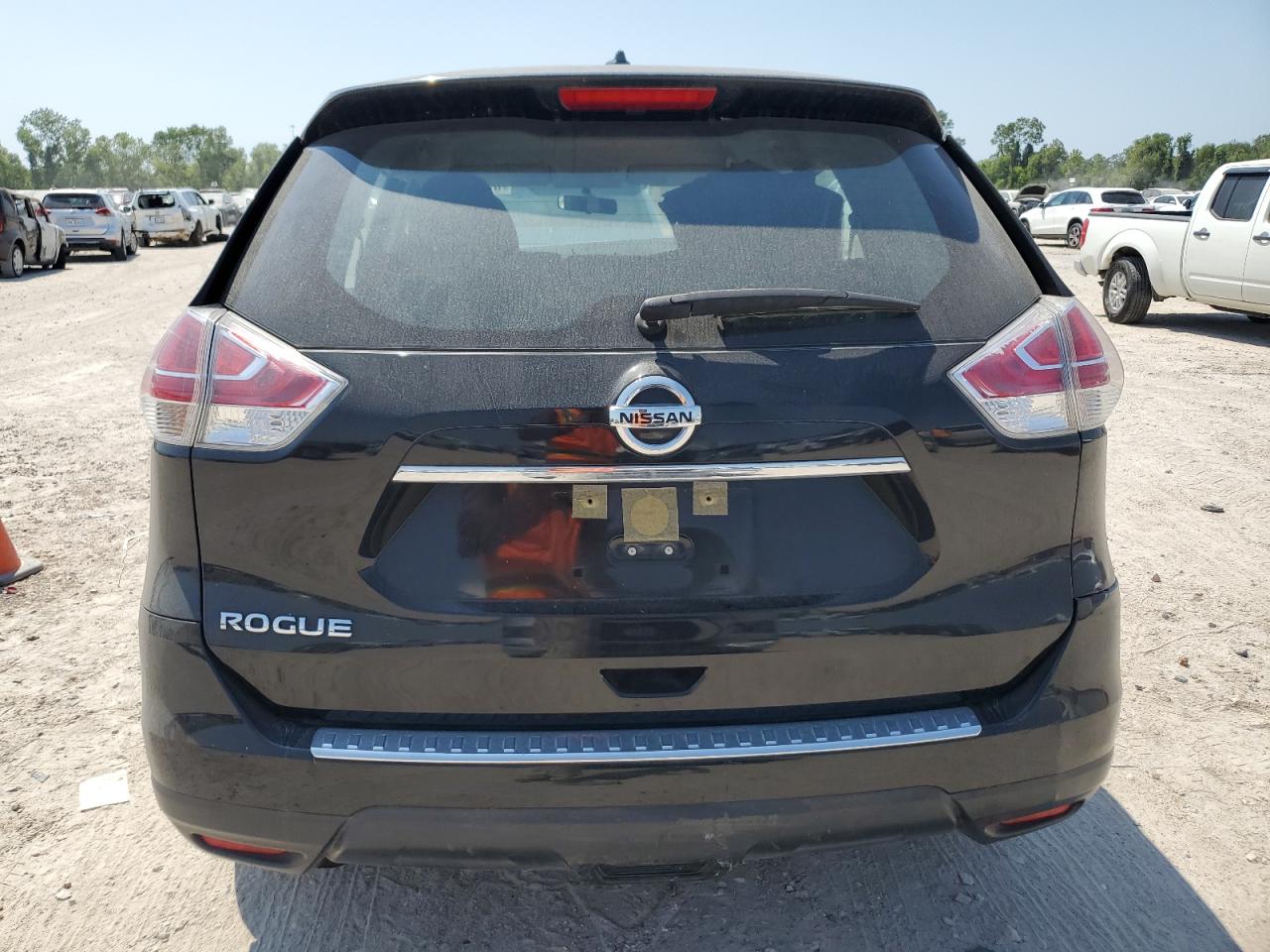 2016 Nissan Rogue S VIN: JN8AT2MT3GW027393 Lot: 67943584