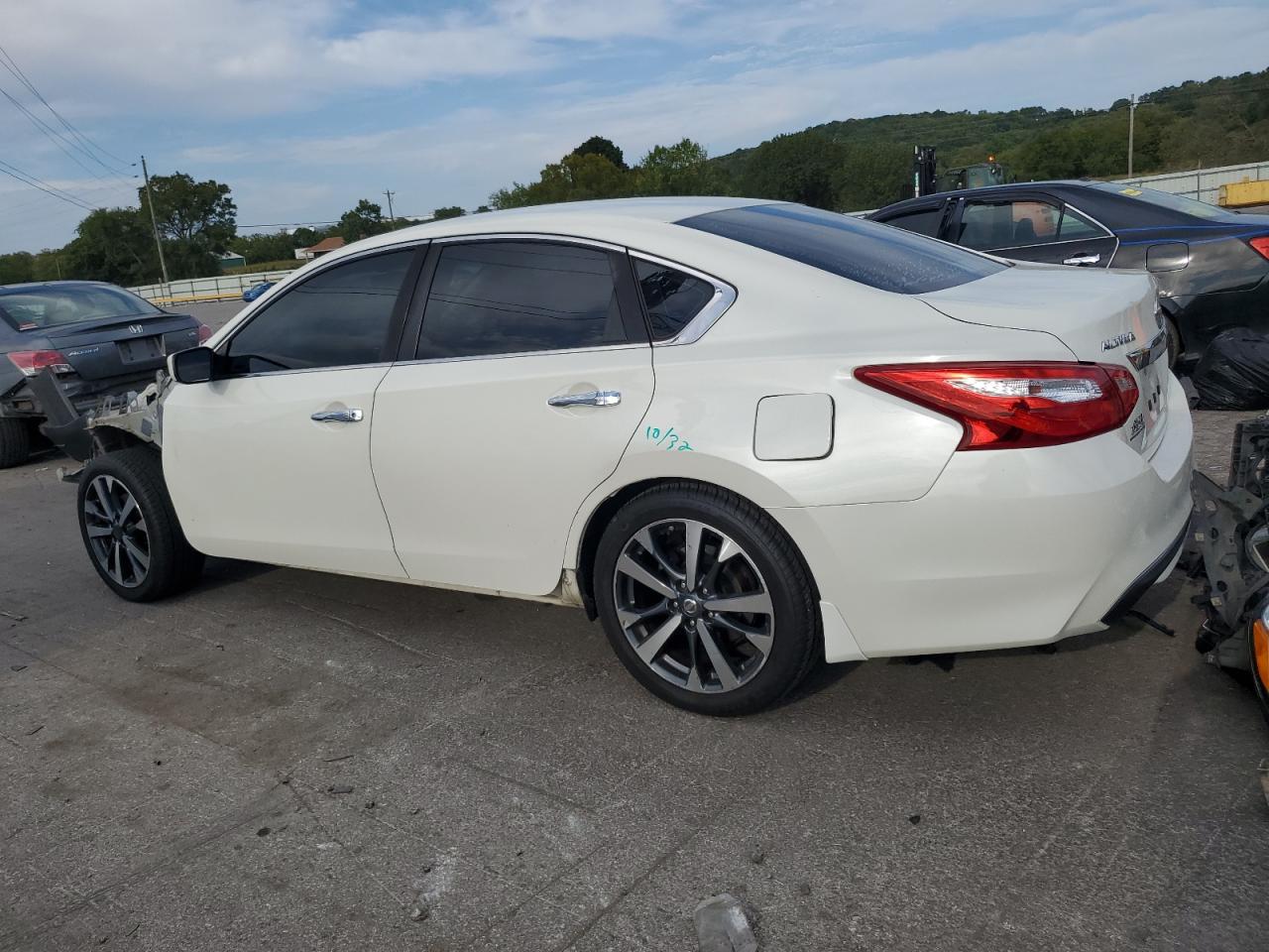 2016 Nissan Altima - Image 2