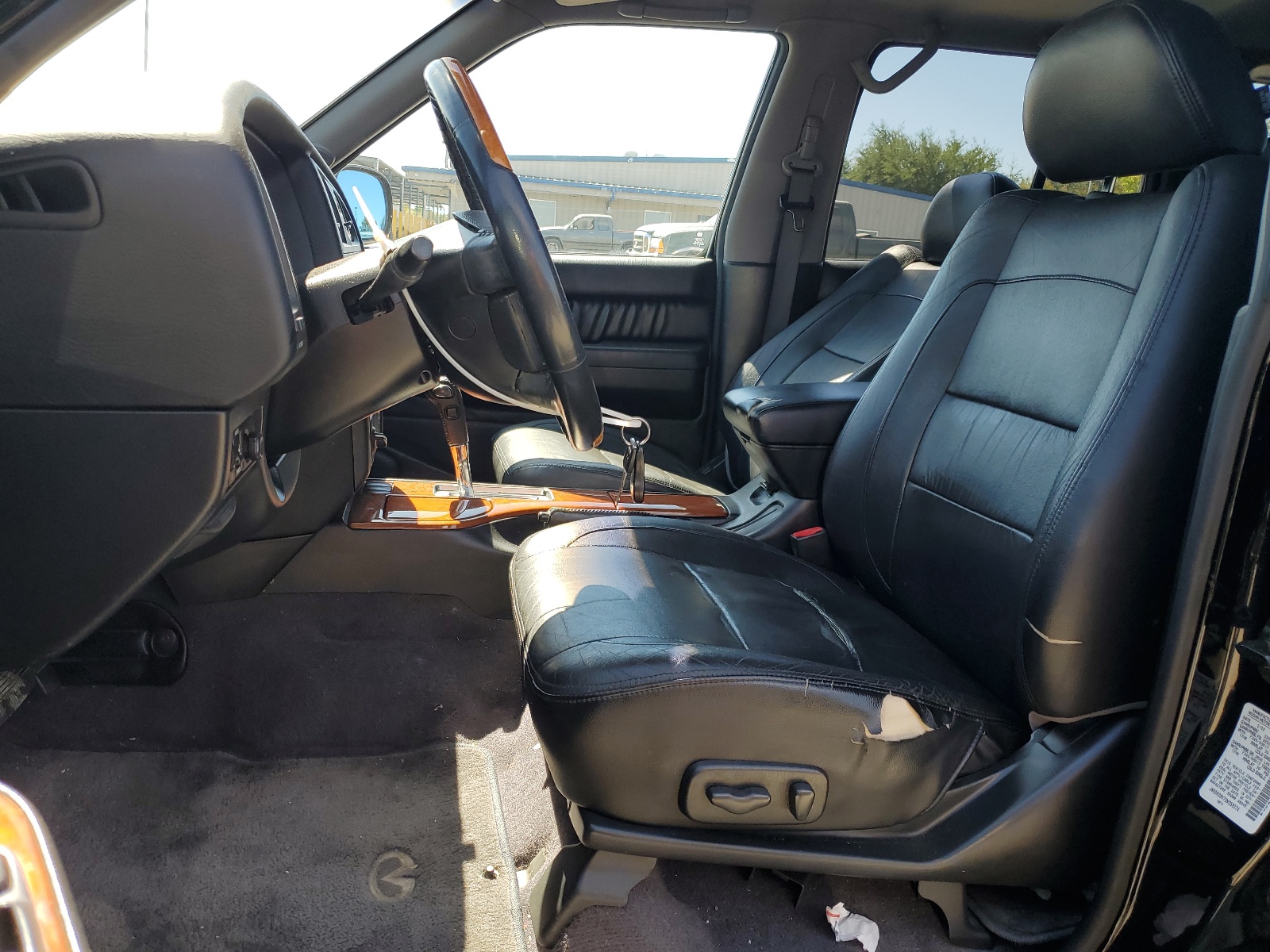 JNRDR09Y72W259374 2002 Infiniti Qx4