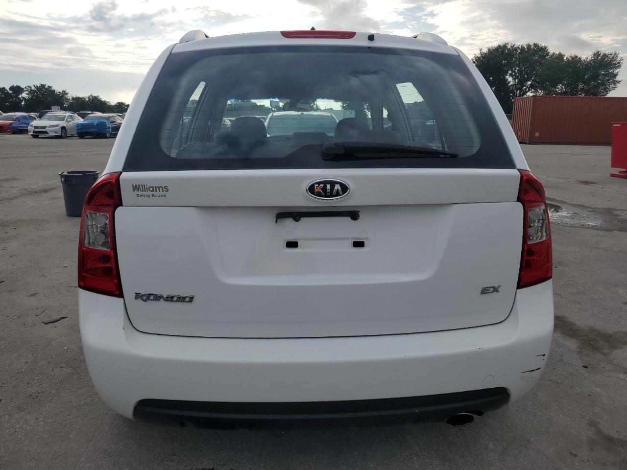 2007 Kia Rondo Base VIN: KNAFG525577043341 Lot: 68304644