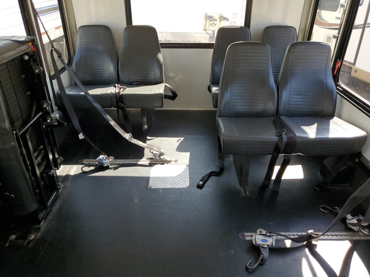 2019 Ford Econoline E350 Super Duty Cutaway Van VIN: 1FDEE3F62KDC37472 Lot: 66088304