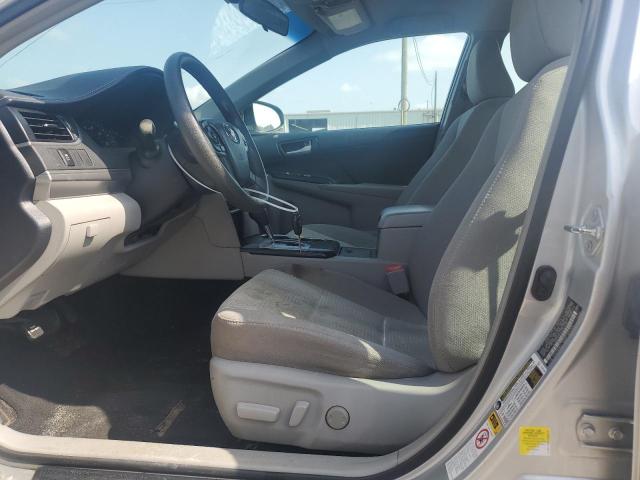 Sedans TOYOTA CAMRY 2013 Srebrny