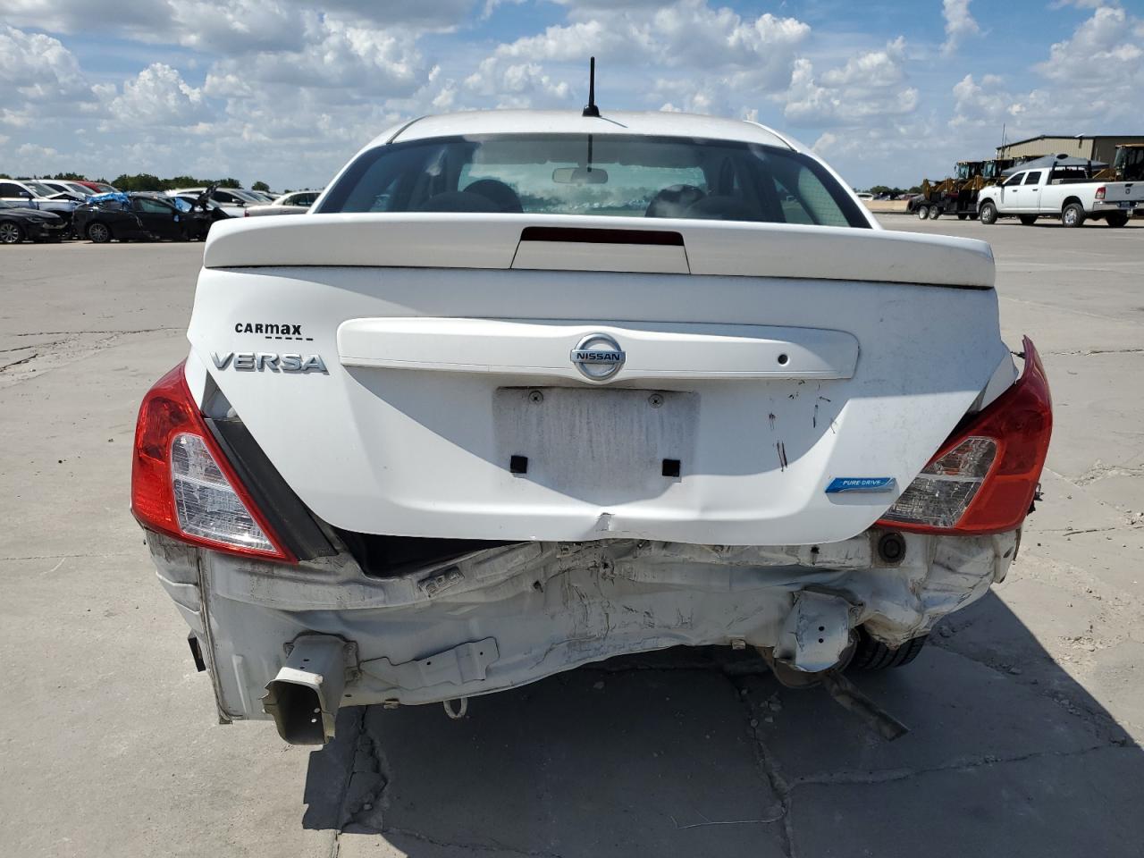 2015 Nissan Versa S VIN: 3N1CN7APXFL929744 Lot: 67761214