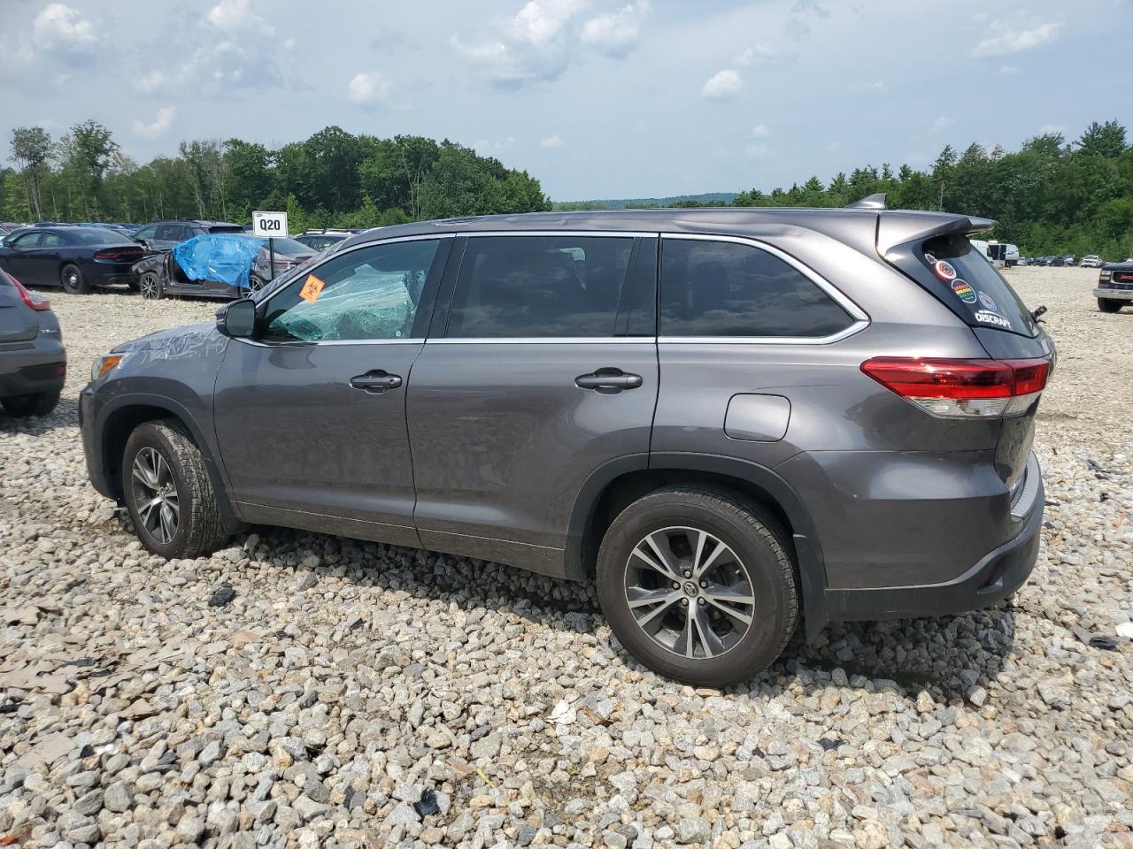 5TDBZRFH4JS498976 2018 TOYOTA HIGHLANDER - Image 2