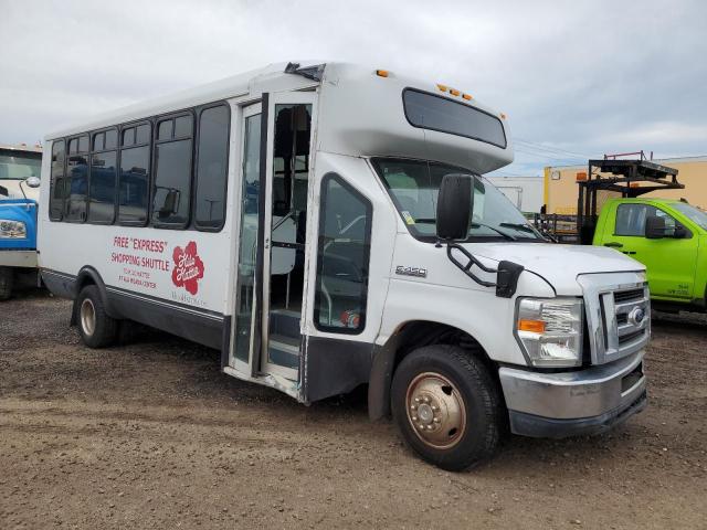 2014 Ford Econoline E450 Super Duty Cutaway Van