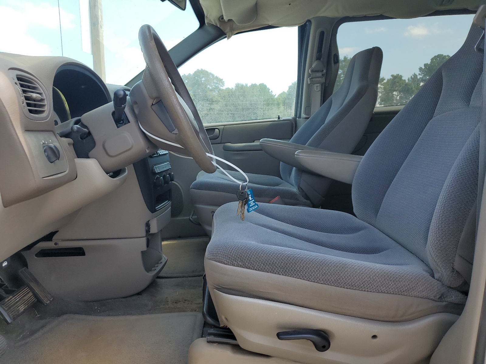 1B4GP253X2B647714 2002 Dodge Caravan Se