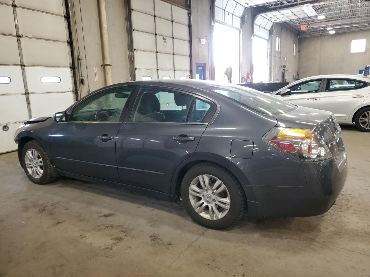 2011 Nissan Altima - Image 2