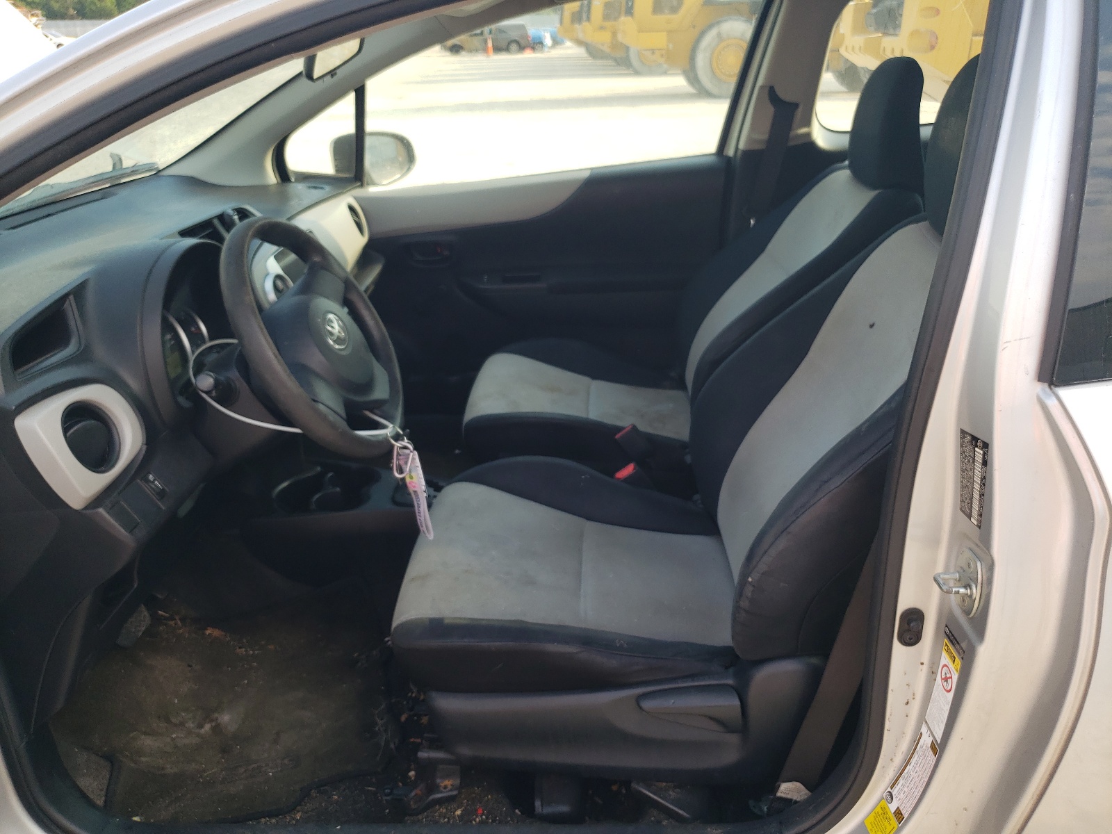 JTDJTUD32CD504036 2012 Toyota Yaris