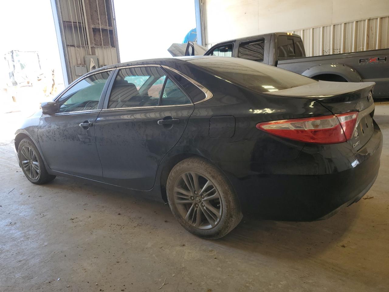 4T1BF1FK8HU736660 2017 TOYOTA CAMRY - Image 2