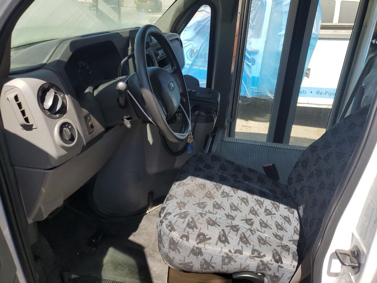 2012 Ford Econoline E350 Super Duty Cutaway Van VIN: 1FDEE3FL8CDB15917 Lot: 69333094