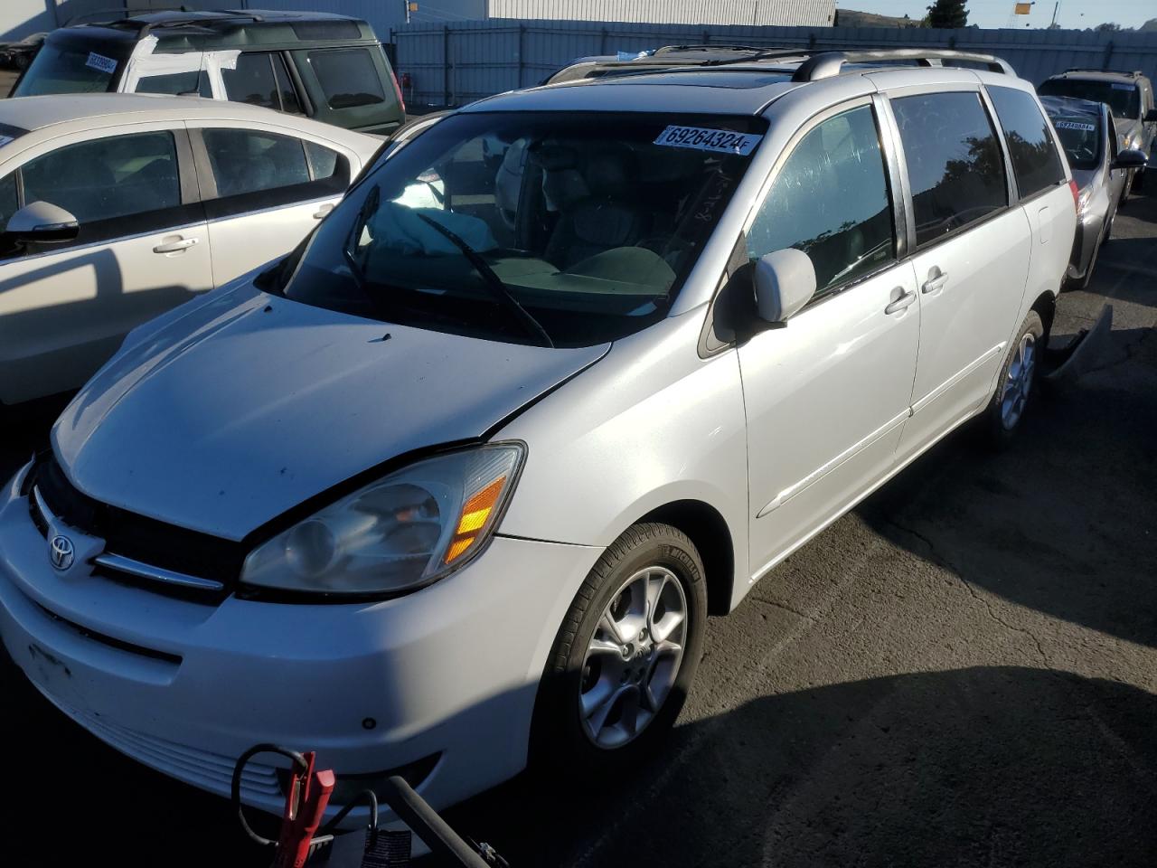 2004 Toyota Sienna - Image 1