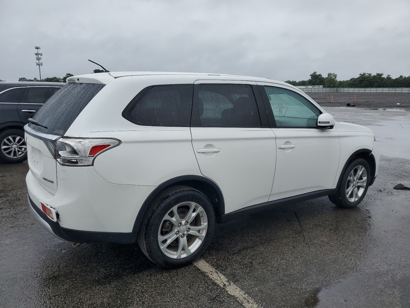 JA4AZ3A35FZ000143 2015 Mitsubishi Outlander Se