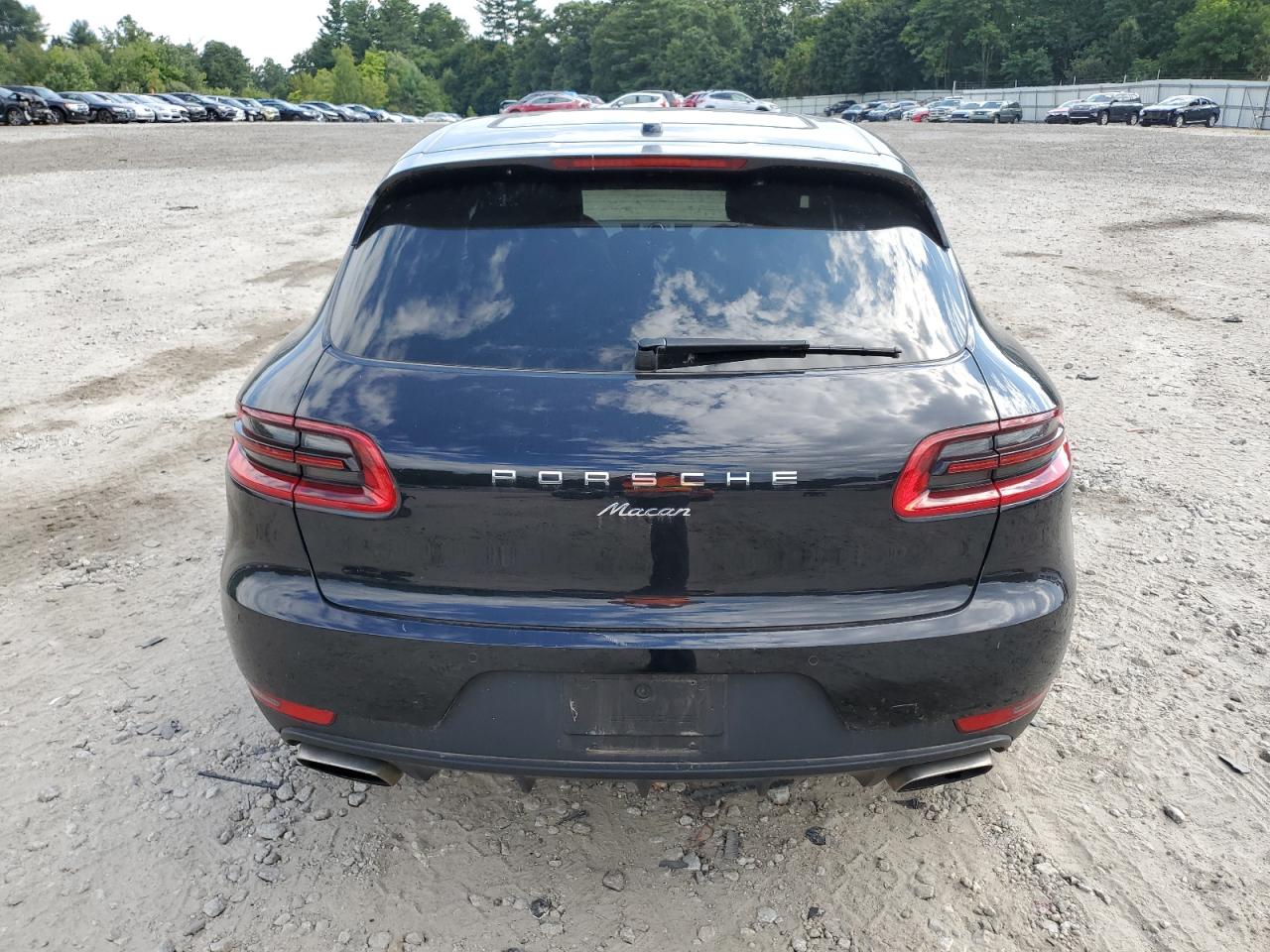 WP1AA2A58HLB81333 2017 Porsche Macan