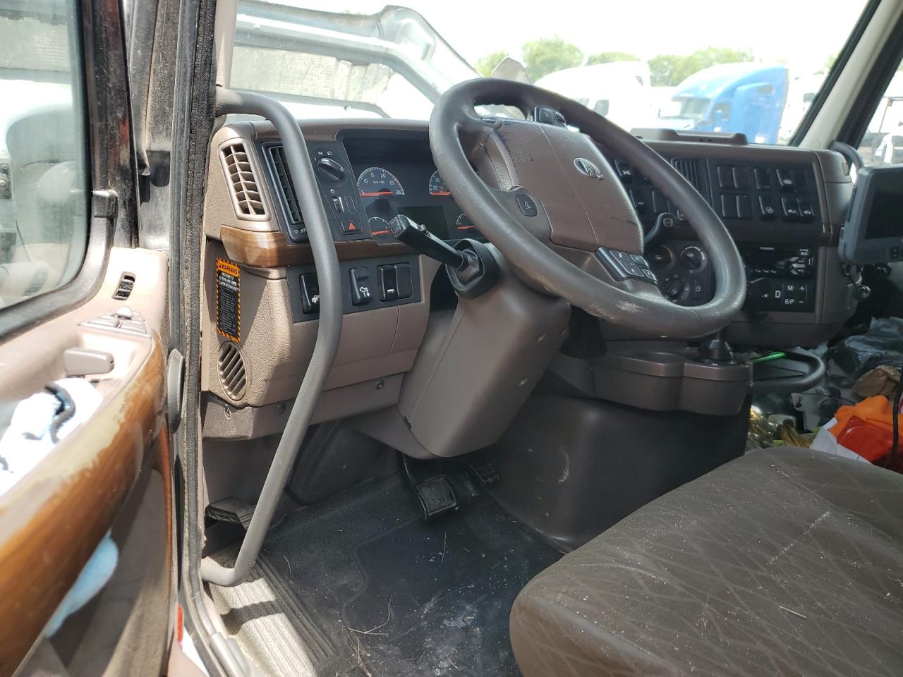 4V4NC9EH9JN889129 2018 Volvo Vn Vnl