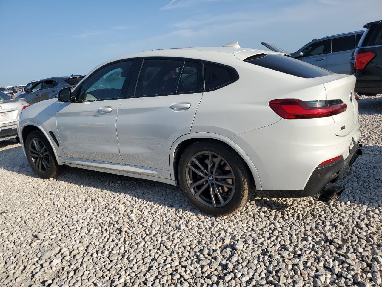 5UXUJ5C5XK9A32814 2019 BMW X4 - Image 2