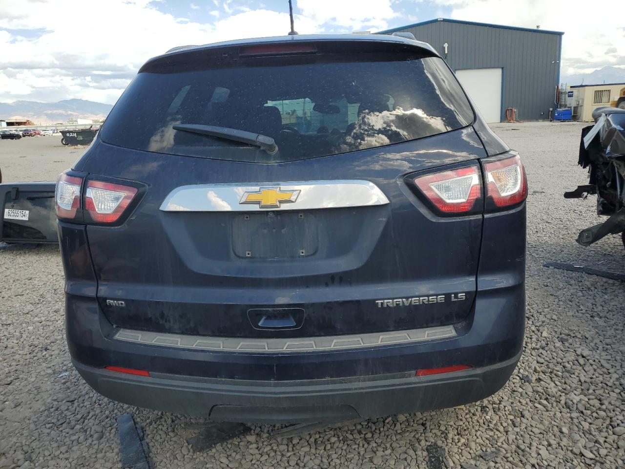 1GNKVFED8FJ261296 2015 Chevrolet Traverse Ls