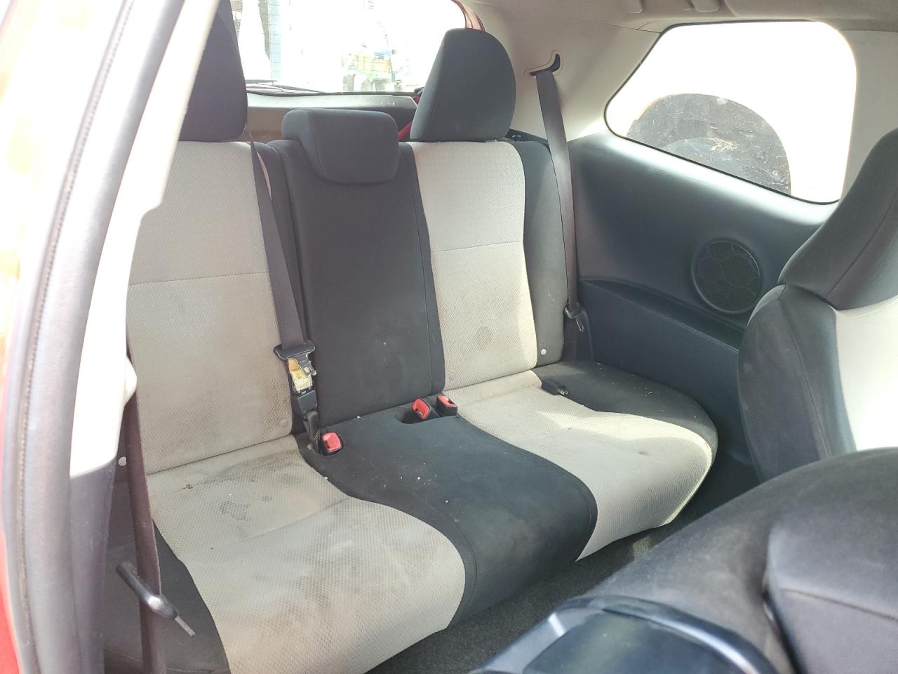 2012 Toyota Yaris - Image 10