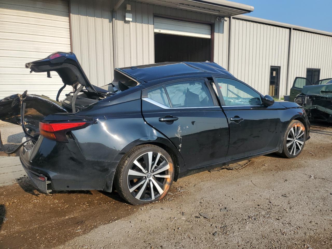 2021 Nissan Altima - Image 3