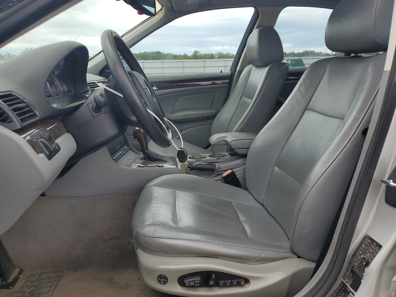 WBAEW53492PG19352 2002 BMW 330 Xi