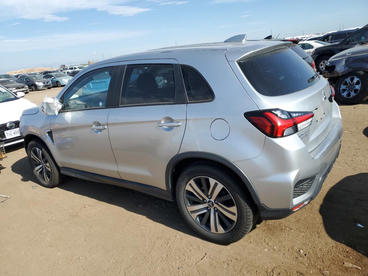 2021 Mitsubishi Outlander - Image 2
