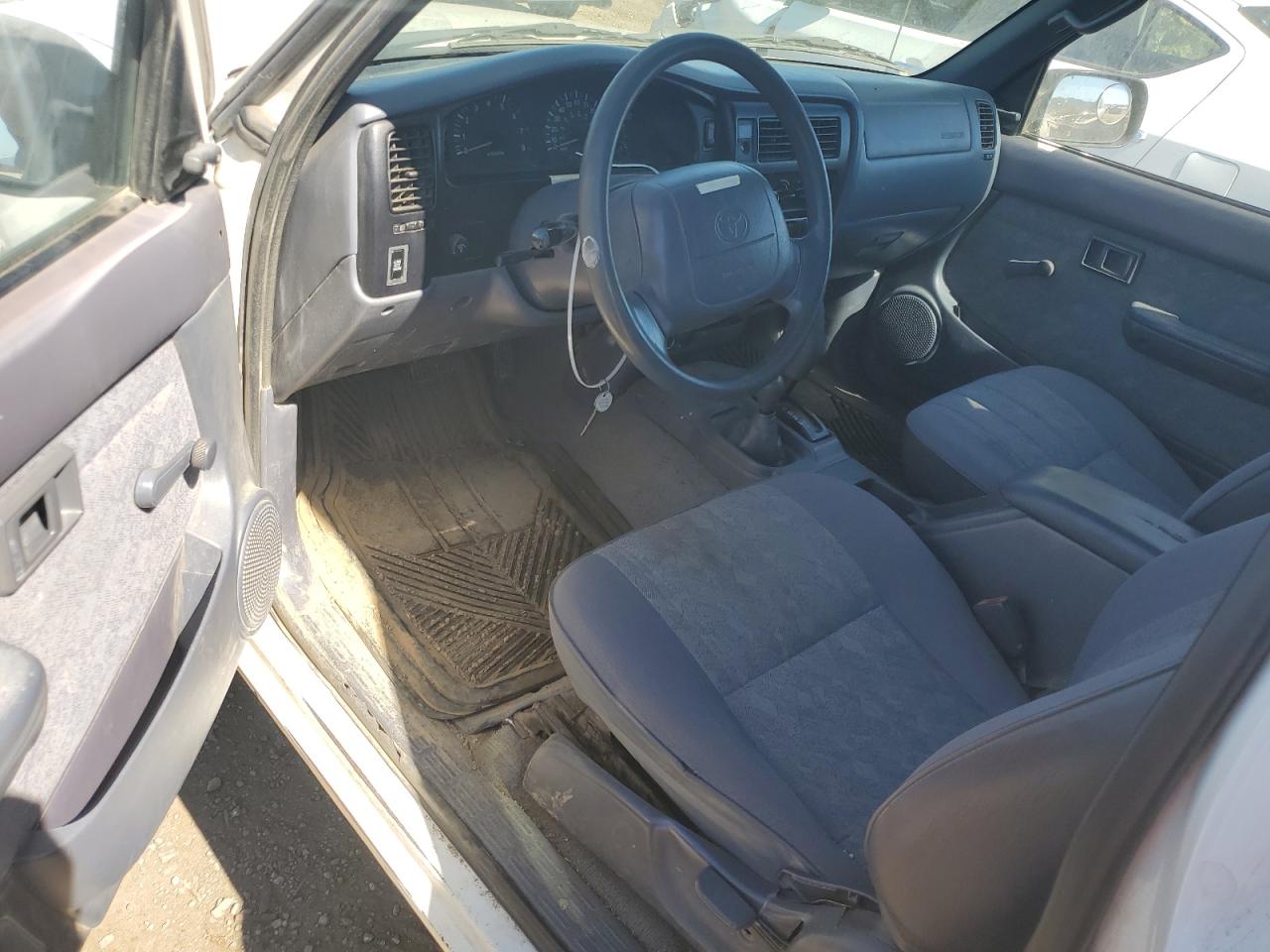 2000 Toyota Tacoma Xtracab VIN: 5TEWN72N4YZ686844 Lot: 67563354