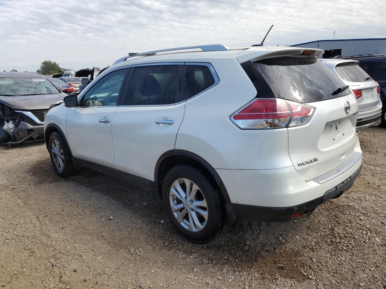 KNMAT2MT8GP599758 2016 NISSAN ROGUE - Image 2